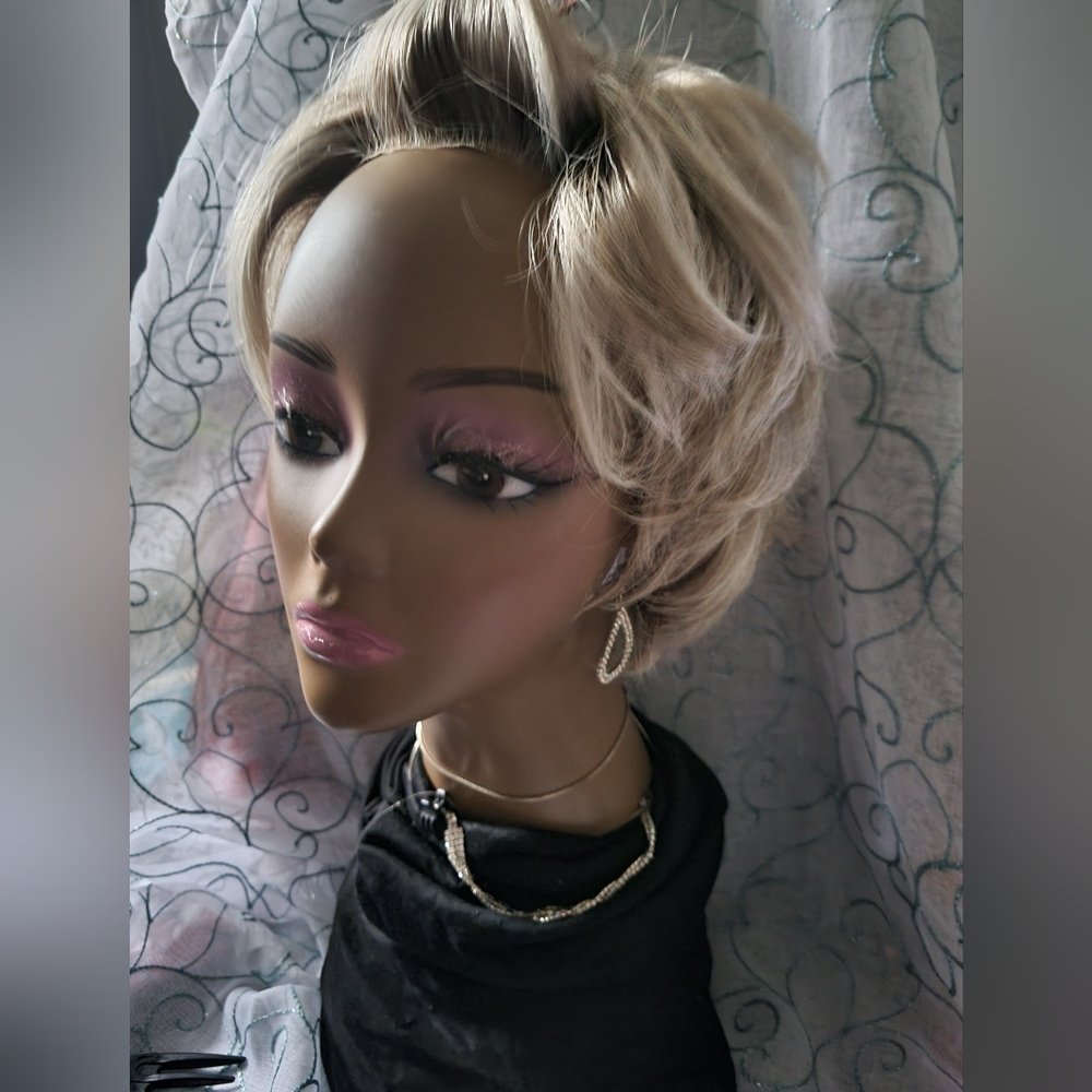 Ellen Wille Wig In Platinum Blonde Rooted - Picture 6 of 16